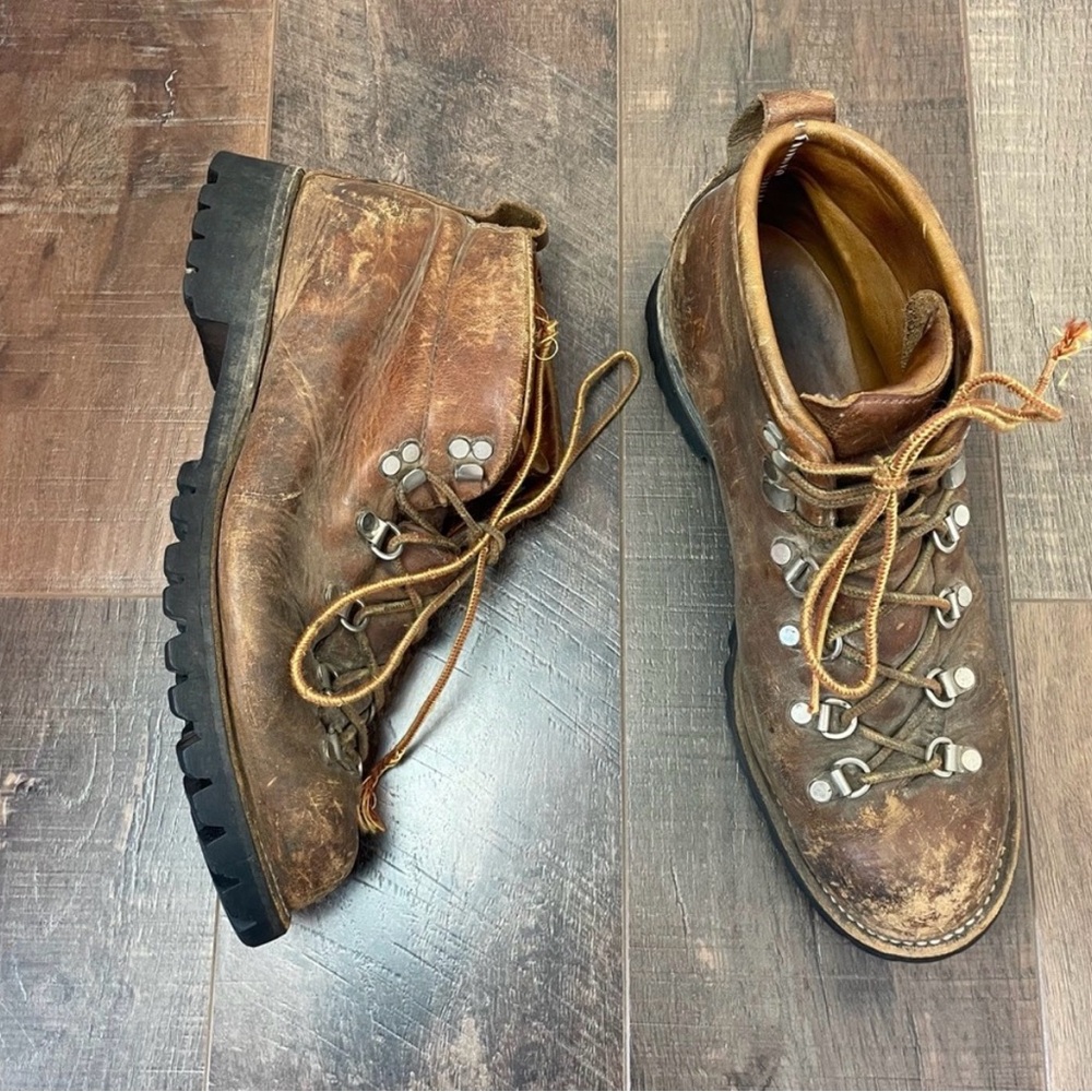 VTG Danner Leather Lugsole Boots Vibram Sole Hiking Boots Size 9